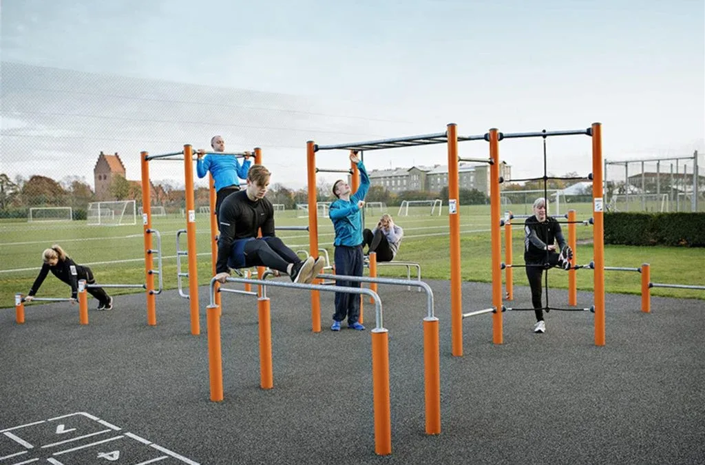 Unlock Calisthenics Strength: 3 Calisthenics Routines 7 group calisthenics workout doing various exercises