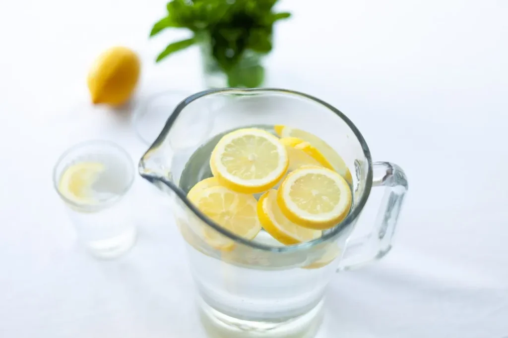 The Easy Way to Lose Weight Fast for Beginners: 7 Powerful Steps to Success 5 decorative setting of glass of water with lemon
