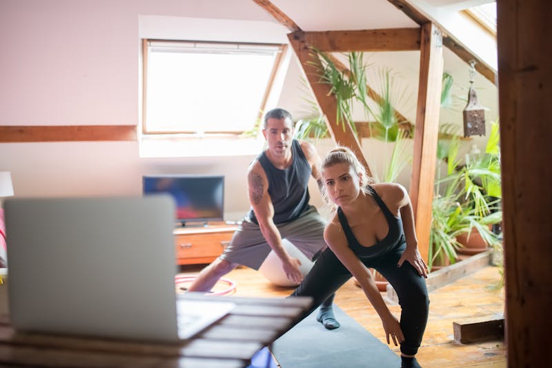 Best Digital Workout Programs: Transform Your Fitness Journey Today 8 fit couple working out to best digital fitness programs