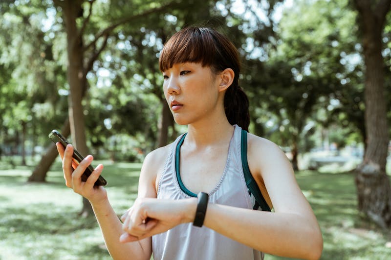 Best Digital Workout Programs: Transform Your Fitness Journey Today 7 woman checking her fitness app