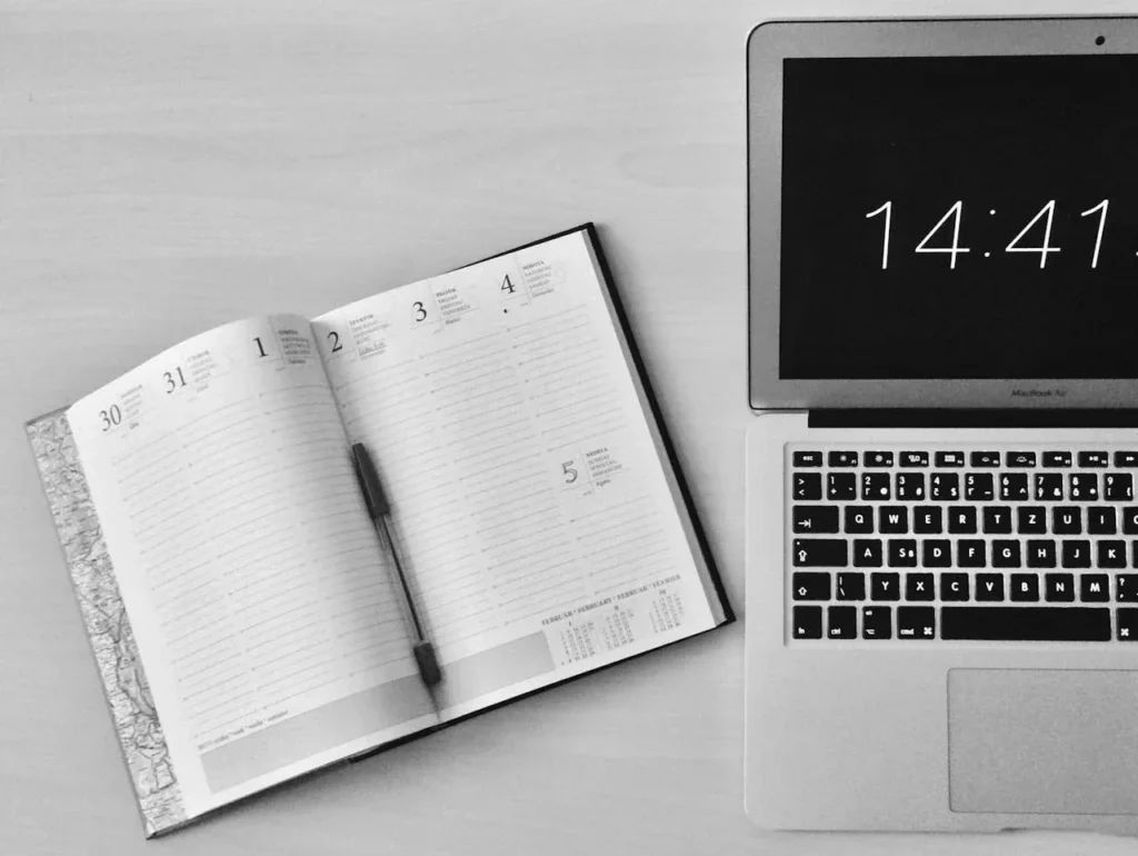 The Easy Way to Lose Weight Fast for Beginners: 7 Powerful Steps to Success 2 the easy way to lose weight fast for beginners - image of schedule book and computer
