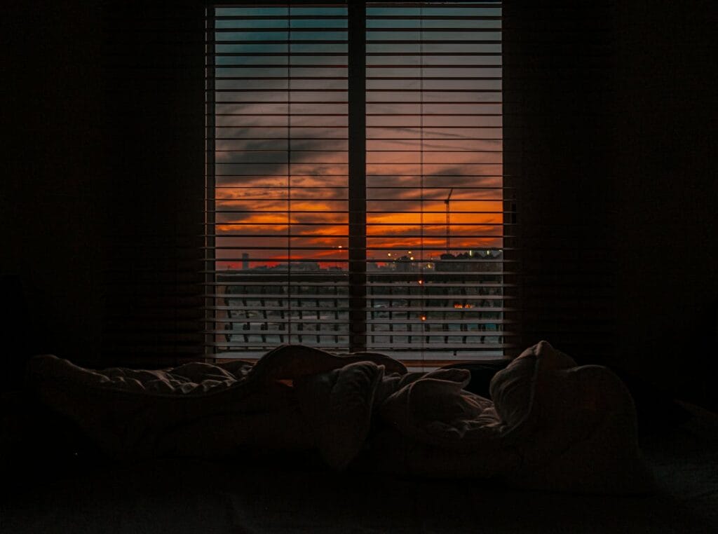 10 Powerful and Simple Weight Loss Tips for Busy People 4 soft lit bedroom.