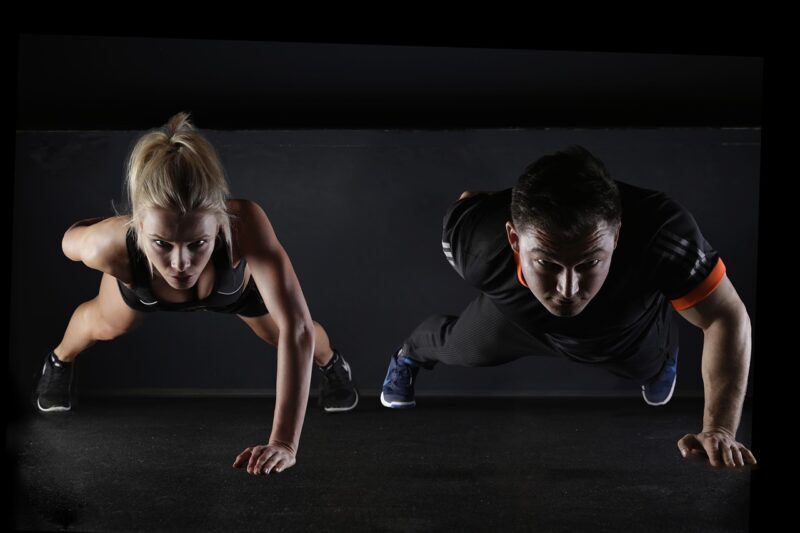 How to Master Different Push Ups: 7 Progressions for Strength and Fitness 8 couple performing a perfect one arm push up together