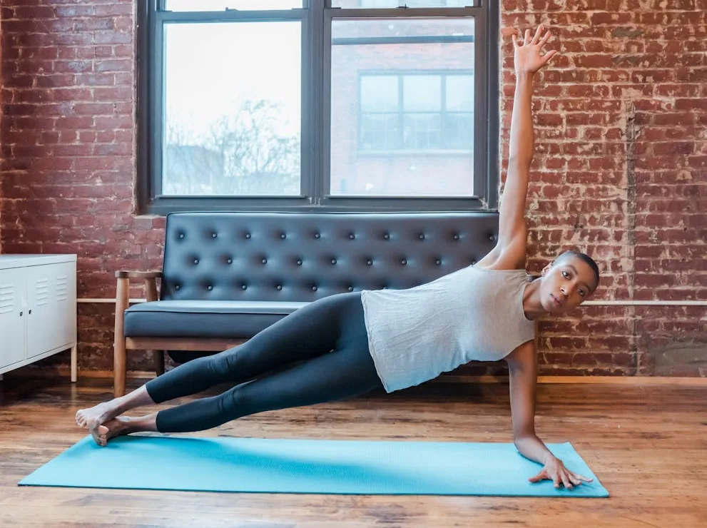 15-Minute Ab Workout for Insane Core Strength 6 woman in the lower side plank position with upper arm extended