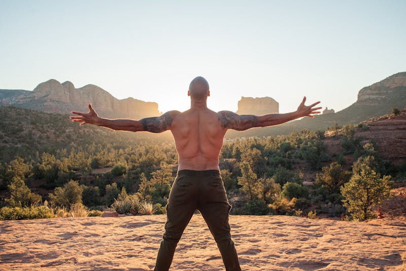 Ultimate Guide: 7 Ways to Combine Calisthenics and Yoga for Full-Body Fitness 6 man performing sun salutations in desert setting