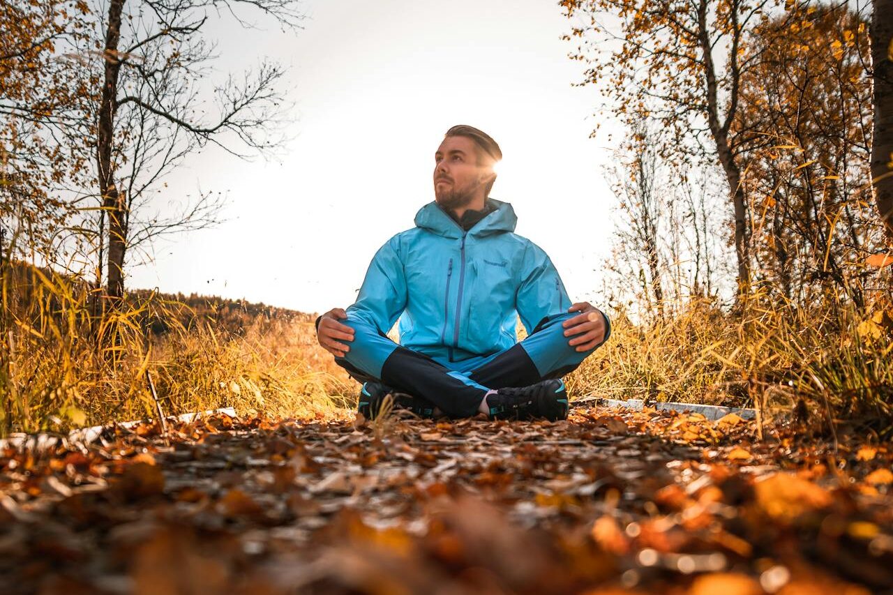 7 Powerful Fitness Tips for Van Life: Stay Fit with Bodyweight Training for the Road 5 man doing yoga in the outdoors