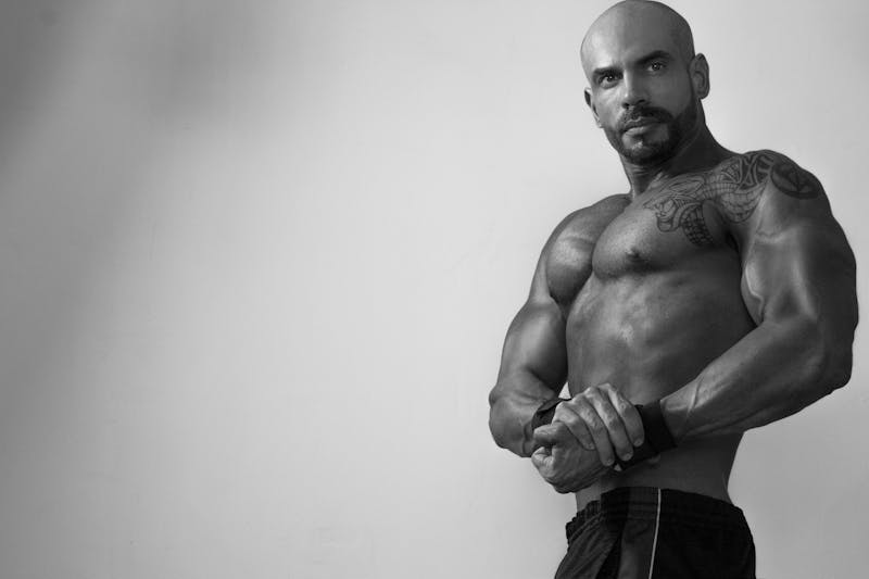 Calisthenics Plan for Beginners: 10 Incredible Steps to Get Started 8 muscular man posing