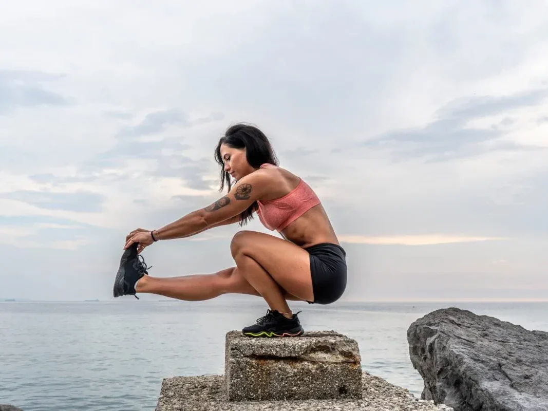 Unlock Calisthenics Strength: 3 Calisthenics Routines 15 woman doing a pistol squat