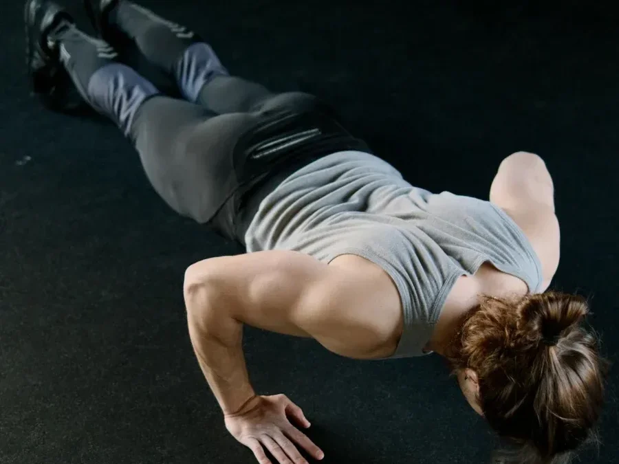 10 Simple Home Workouts for Beginners to Boost Fitness and Strength! 4 muscular man doing perfect pushups