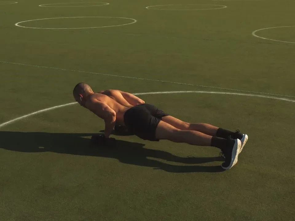 Unlock Calisthenics Strength: 3 Calisthenics Routines 2 Calisthenics Strength - Man Doing Pushups