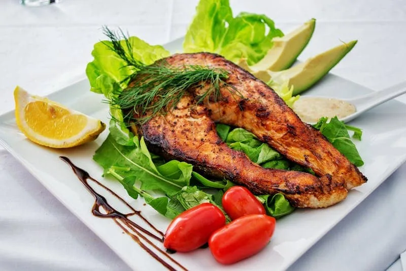 image of a A healthy, colorful meal with vegetables, lean protein, and healthy fats