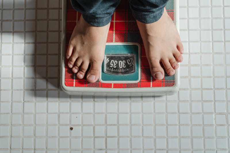 You are currently viewing Why Do I Keep Gaining Weight? 5 Proven Reasons You’re Struggling