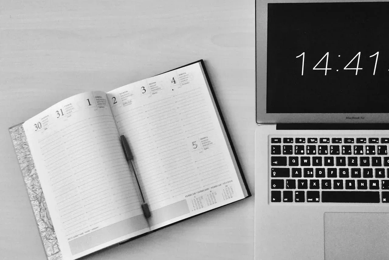 Rapid Fat Loss: 7 Powerful Fitness Hacks 6 a fitness journal and computer for logging progress