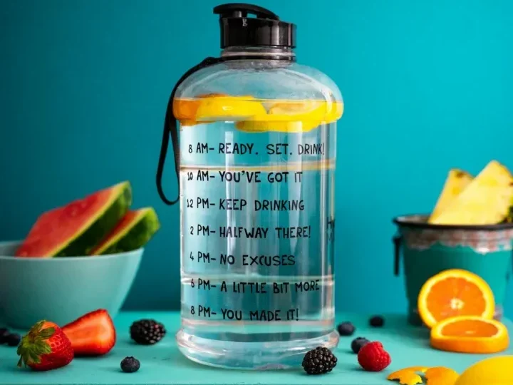 7 Powerful Strategies to Lose Weight Fast and Effectively 5 glass jar of water with lemon