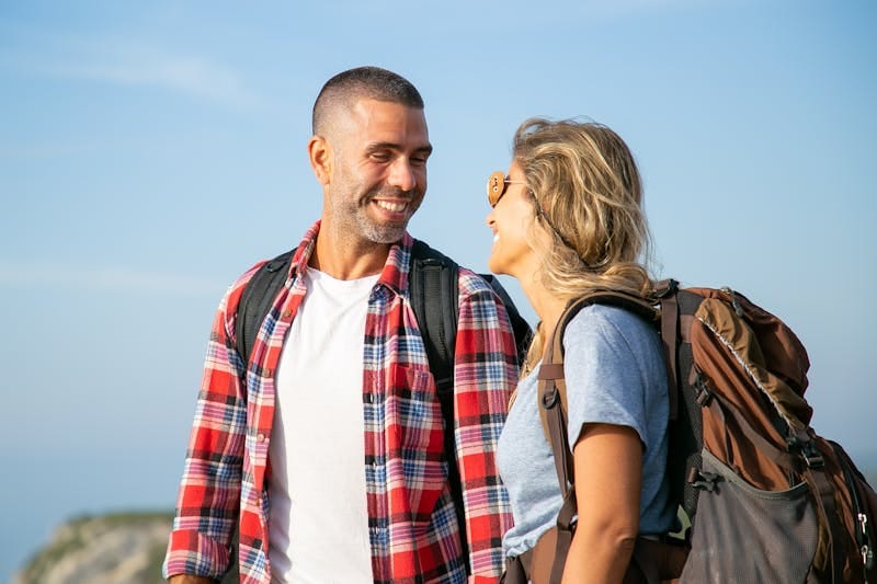 Master Healthy Weight Loss Goals: Effective Tips for Real Results 3 smiling active couple outside hiking