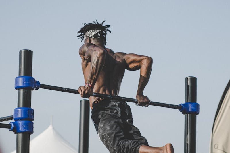 Weightlifting vs Calisthenics 2025 - Which is the Best? 3 pexels katetrysh 241456