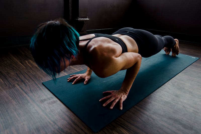 Micro Workouts: 7 Powerful Benefits for Fast Fitness Results 3 woman in perfect push-up position