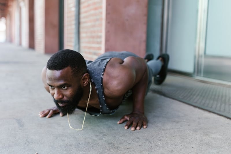 How to Do a Correct Push-Up (Step-by-Step Guide) 3 pexels rdne 8401792
