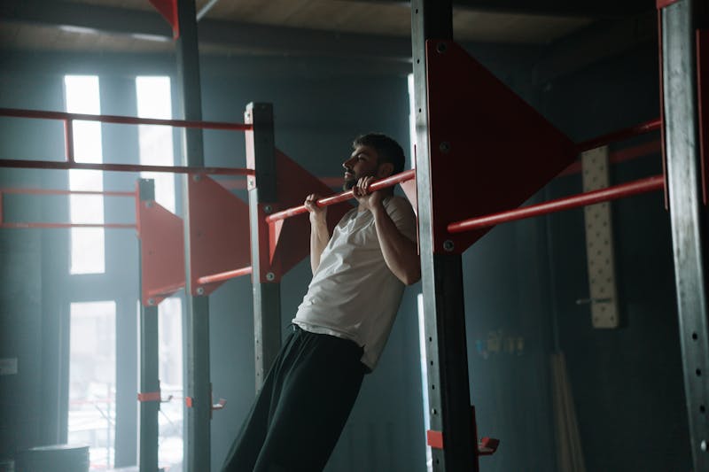 Micro Workouts: 7 Powerful Benefits for Fast Fitness Results 5 man doing pullups