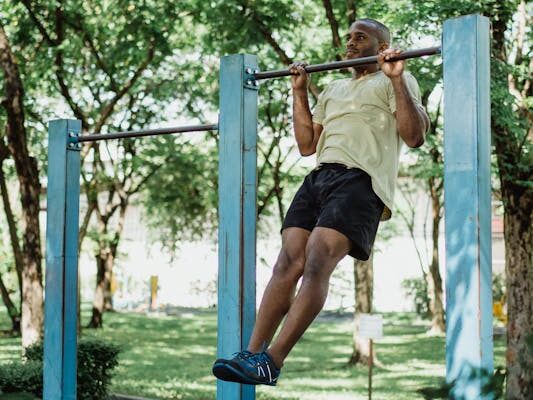 Minimalist Strength Training: 5 Myths Debunked 5 man doing pullups in a park