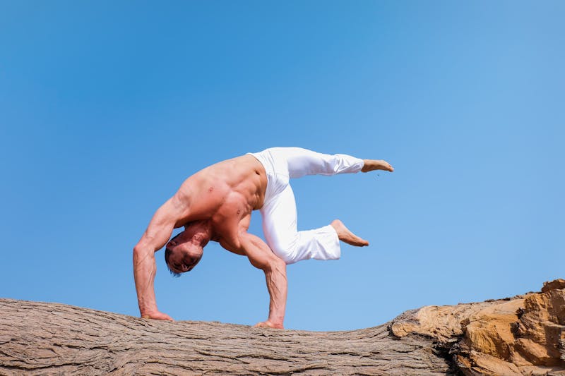 The Ultimate Calisthenics FAQ: Everything You Need to Know About Bodyweight Training 7 man performing advanced calisthenics handstand movement