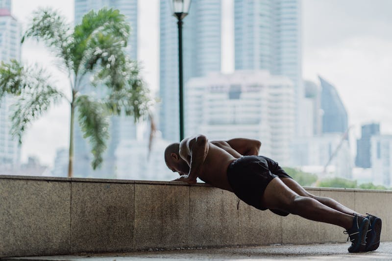 10 Powerful Exercises: Calisthenics for Beginners at Home 2 calisthenics for beginners at home man doing incline pushups