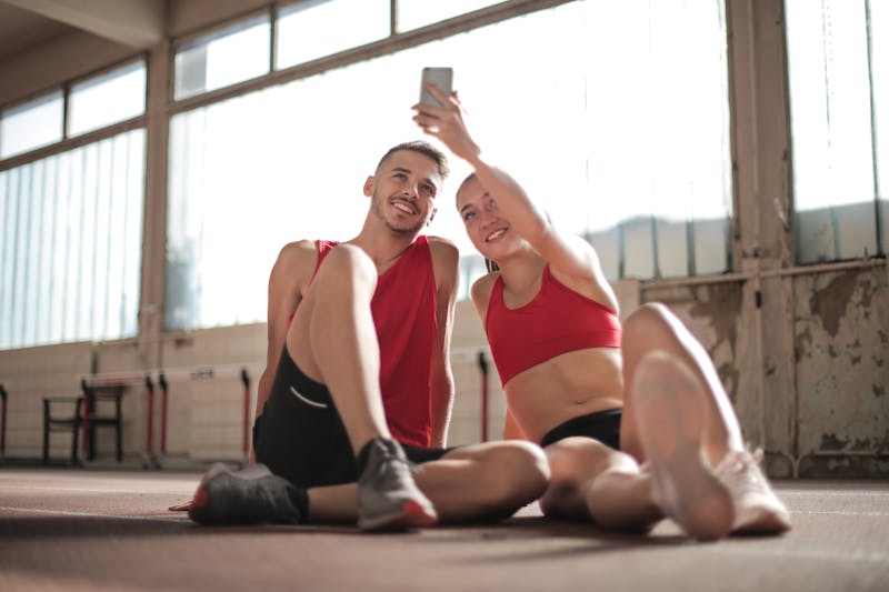 10 Powerful Exercises: Calisthenics for Beginners at Home 5 a couple smiling after a workout